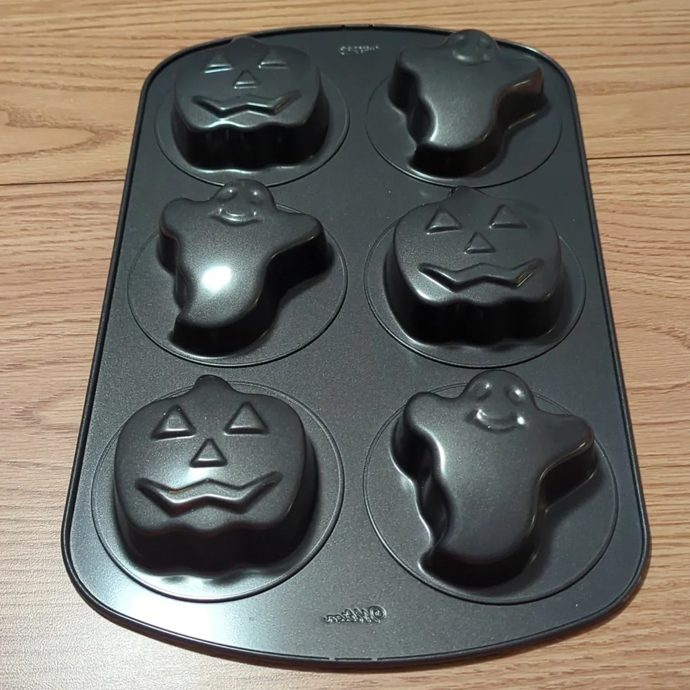 Wilton ghost pumpkin pan